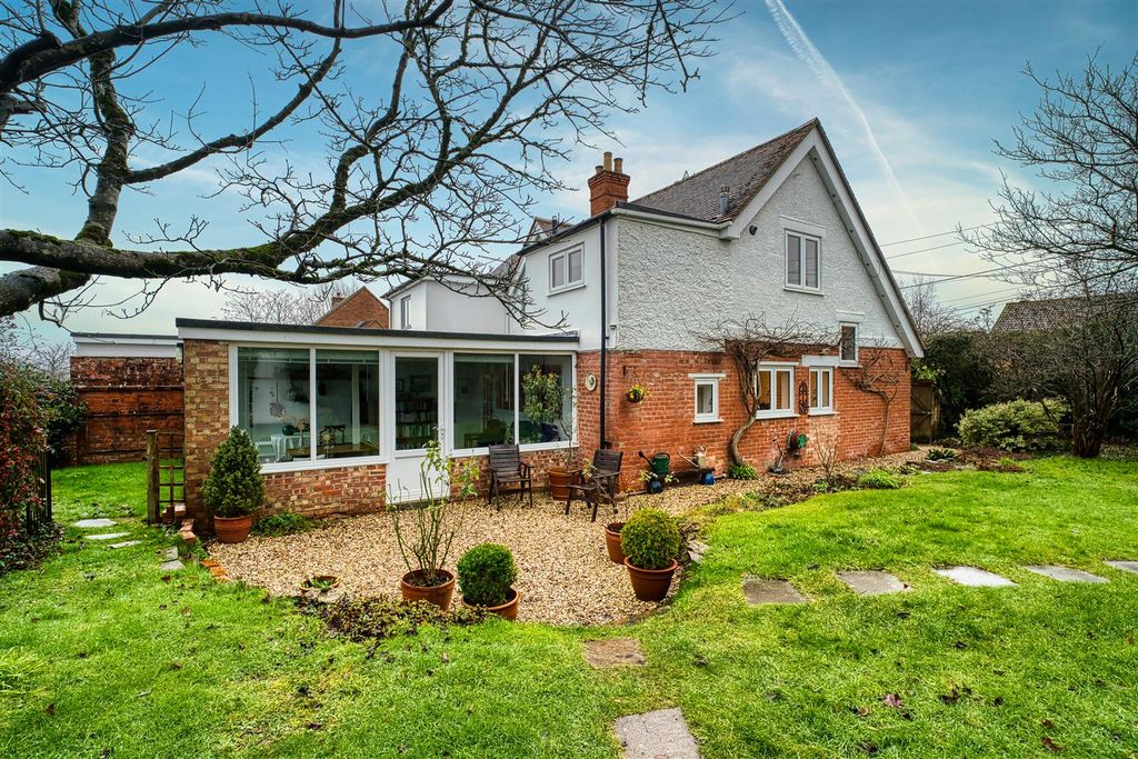 Property photo 1 of 10 Side Aspect