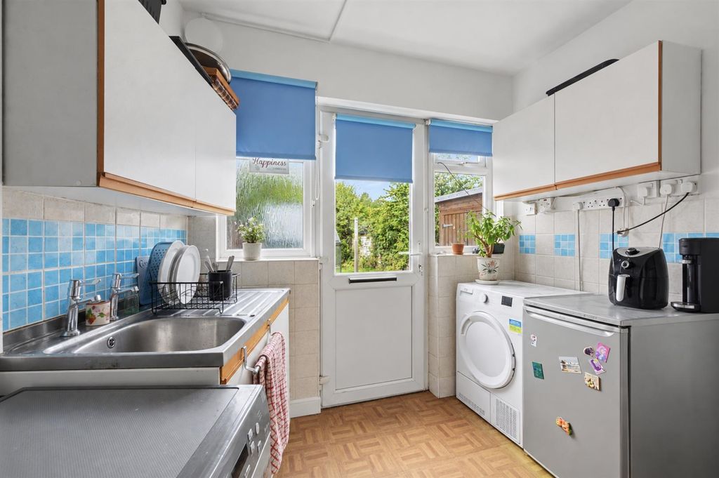 Property photo 3 of 18 Kitchen