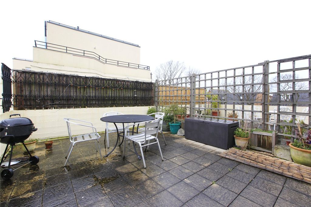 Property photo 3 of 10