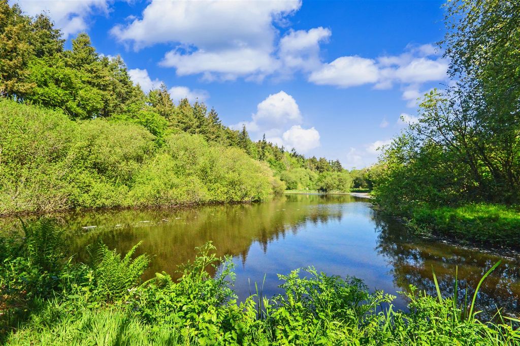 Property photo 3 of 38 Lake