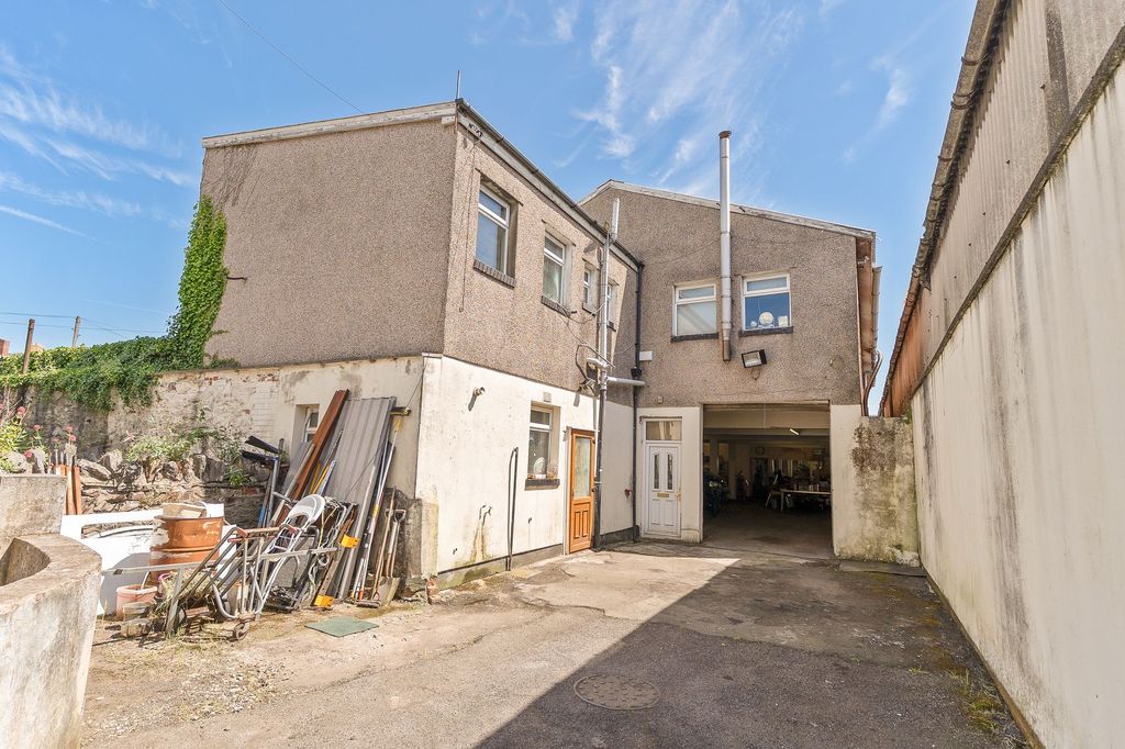 Property photo 1 of 18