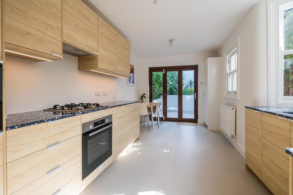 Property photo 3 of 19 Wingfield Street-19.Jpg