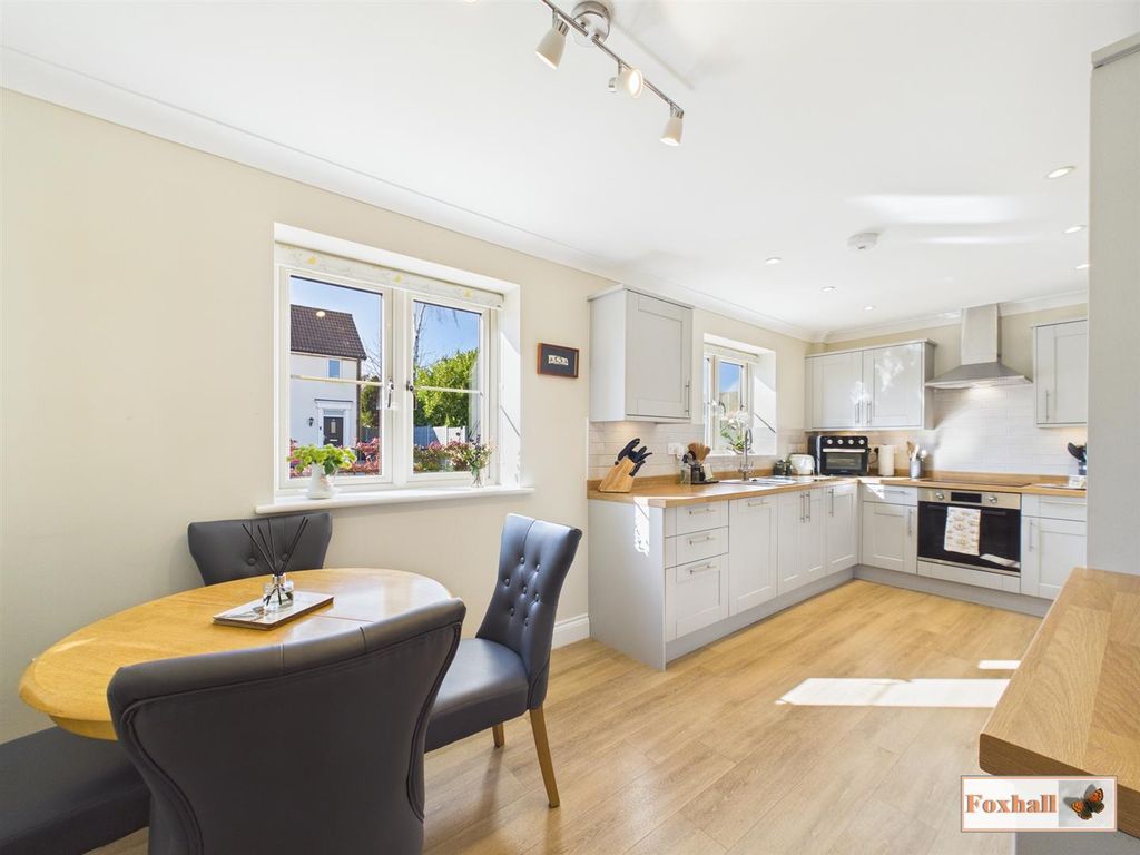 Property photo 3 of 23 Kitchen