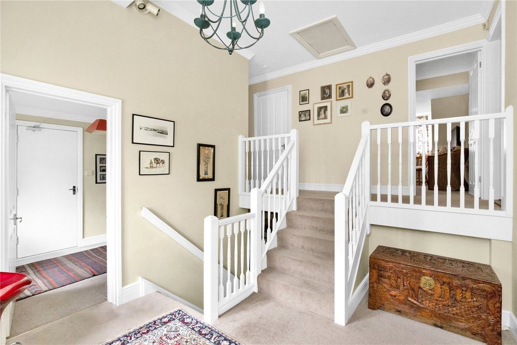 Property photo 2 of 26 Picture No. 12