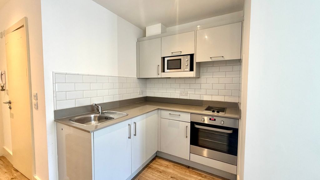 Property photo 2 of 11 Kitchen