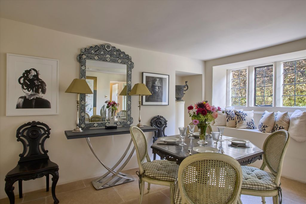 Property photo 3 of 19 Image