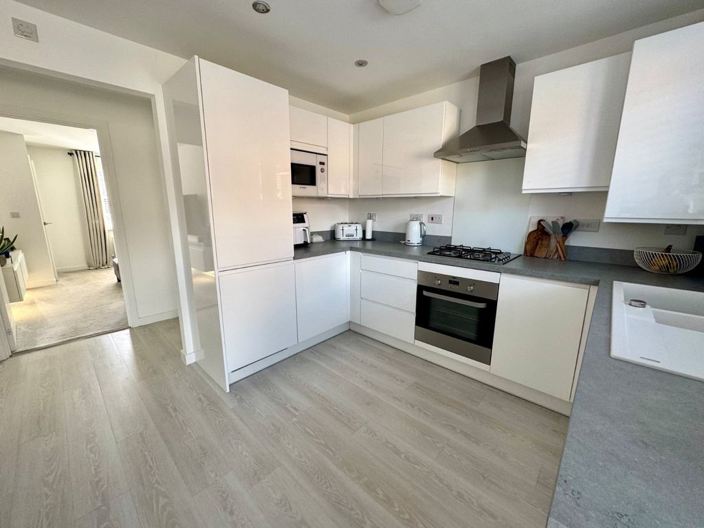 Property photo 2 of 19 Kitchen