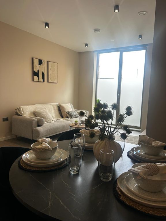 Property photo 3 of 7 Living/ Dining