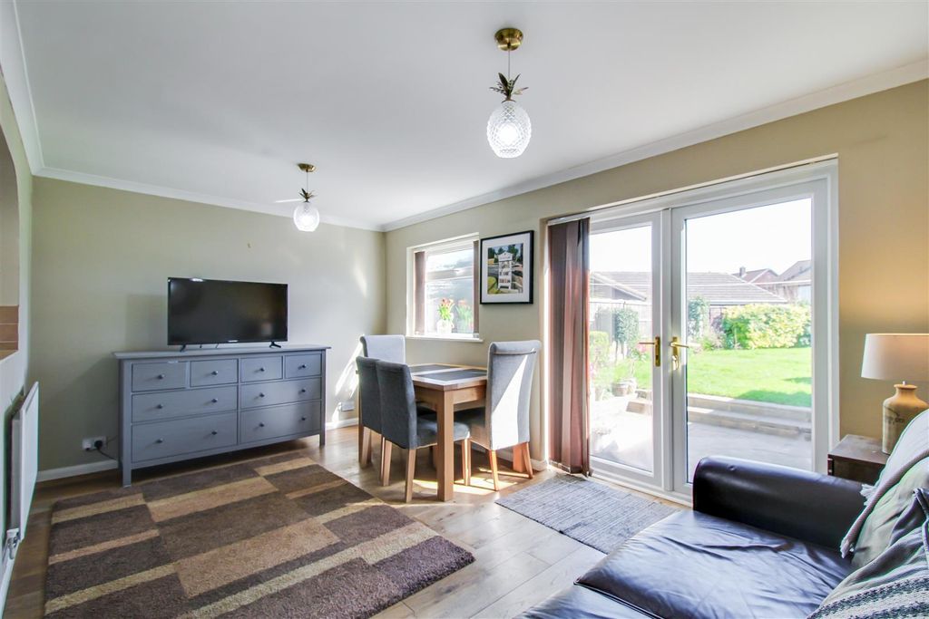 Property photo 3 of 13 Sitting/Dining Room