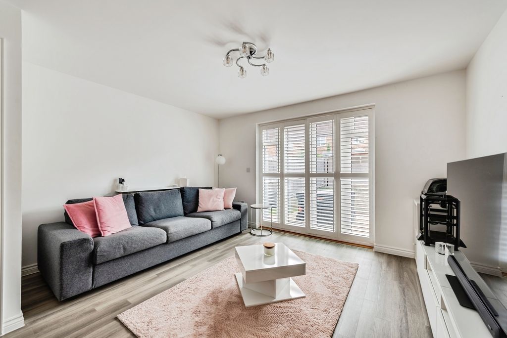 Property photo 3 of 19 Pbox-Img.Jpg