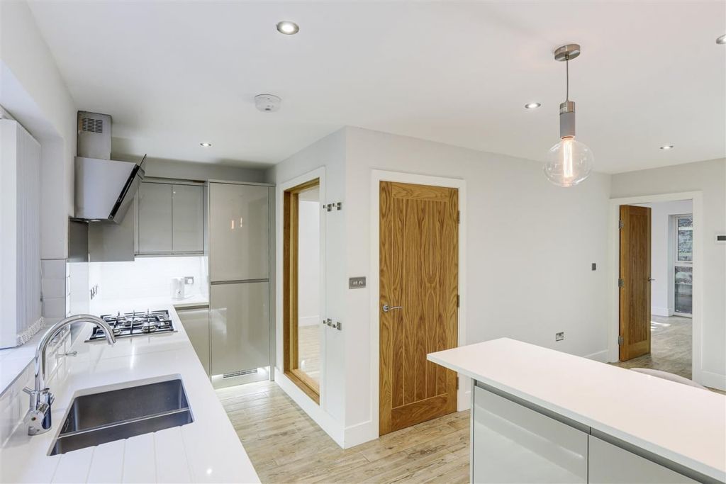 Property photo 3 of 92