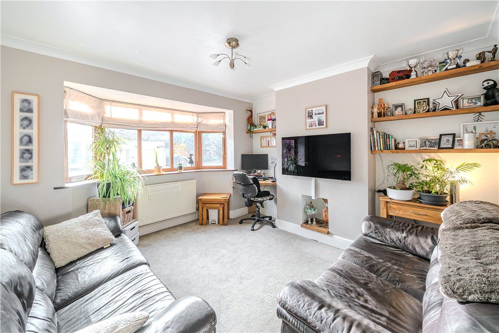 Property photo 2 of 18 Sitting Room