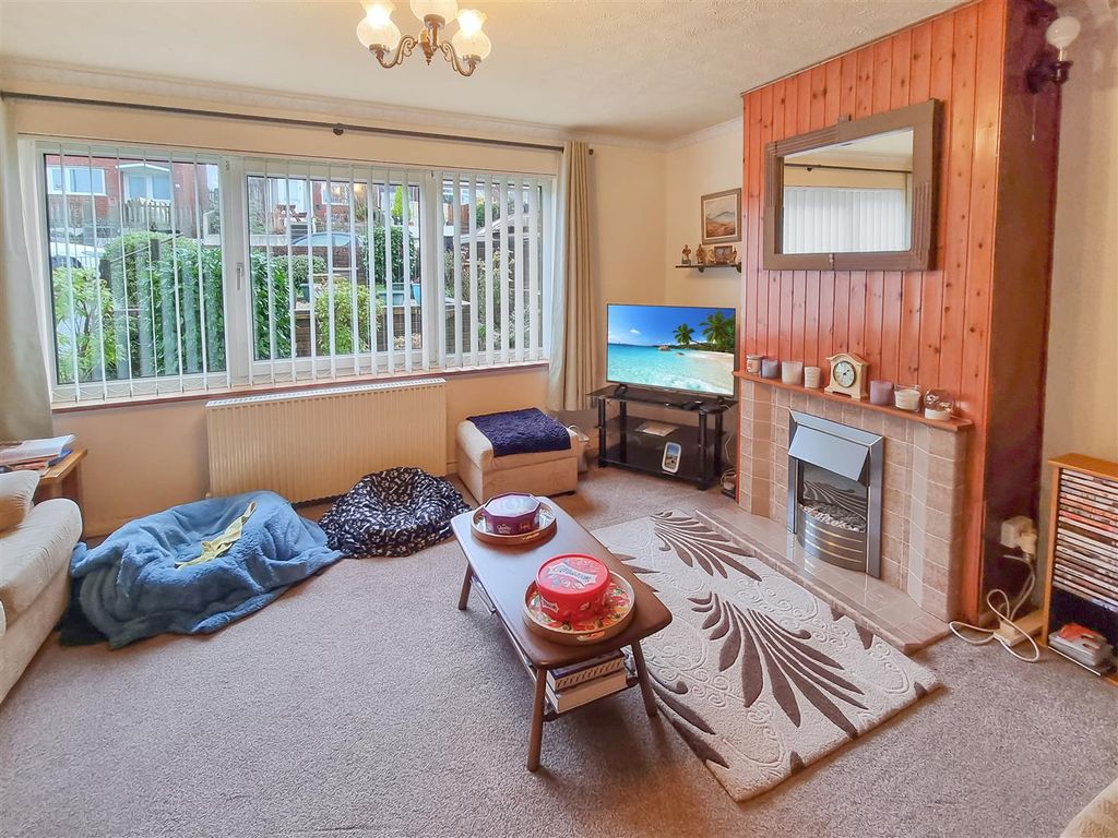 Property photo 3 of 18 97631.Jpg