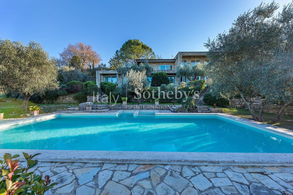 Property photo 3 of 32