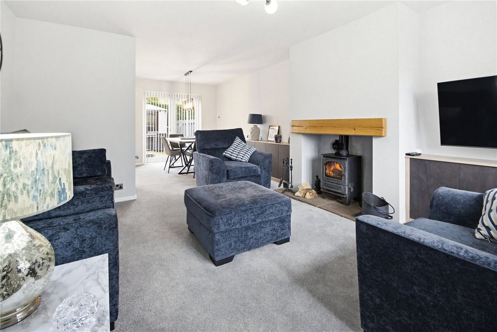 Property photo 2 of 21 Lounge