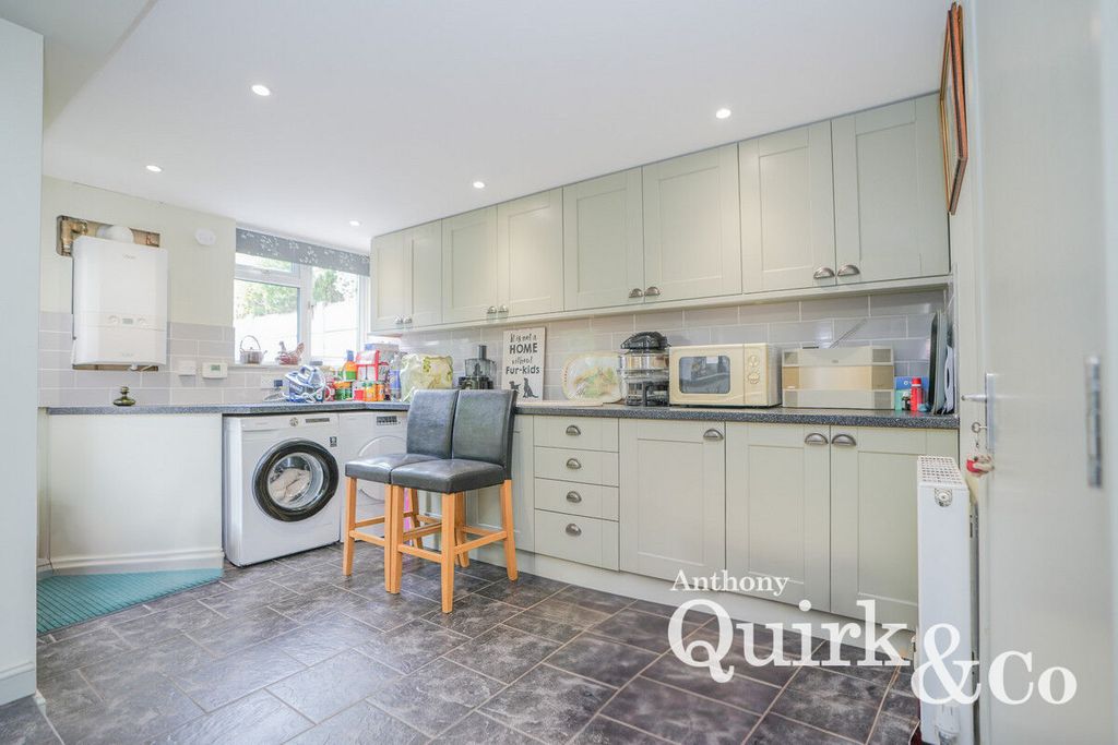 Property photo 3 of 25