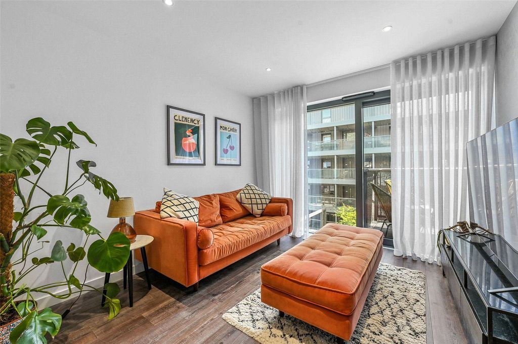 Property photo 1 of 20 Reception