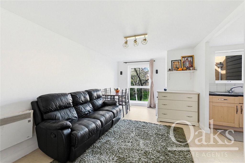 Property photo 3 of 8 Picture No. 06