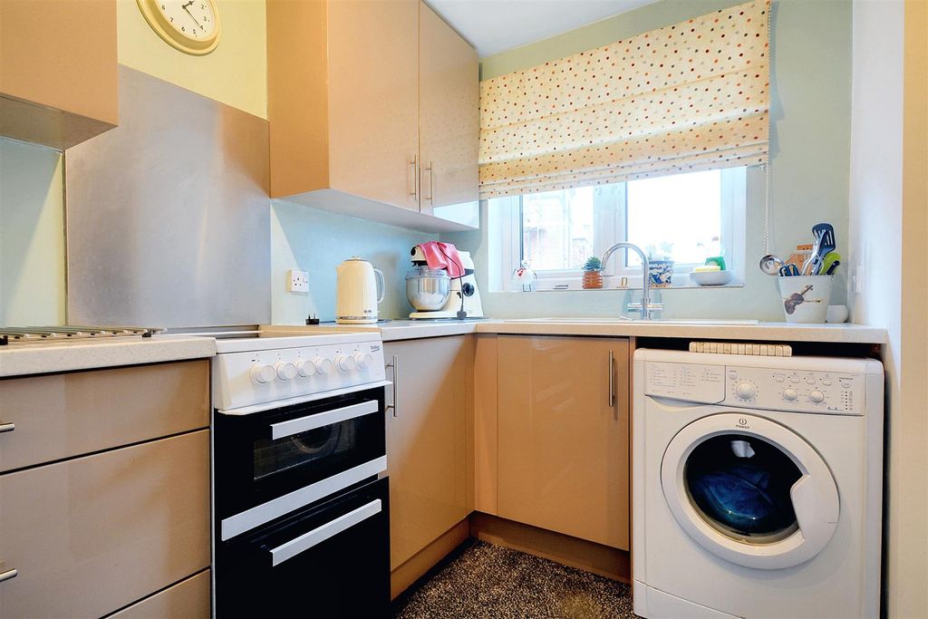 Property photo 3 of 14 Kitchen