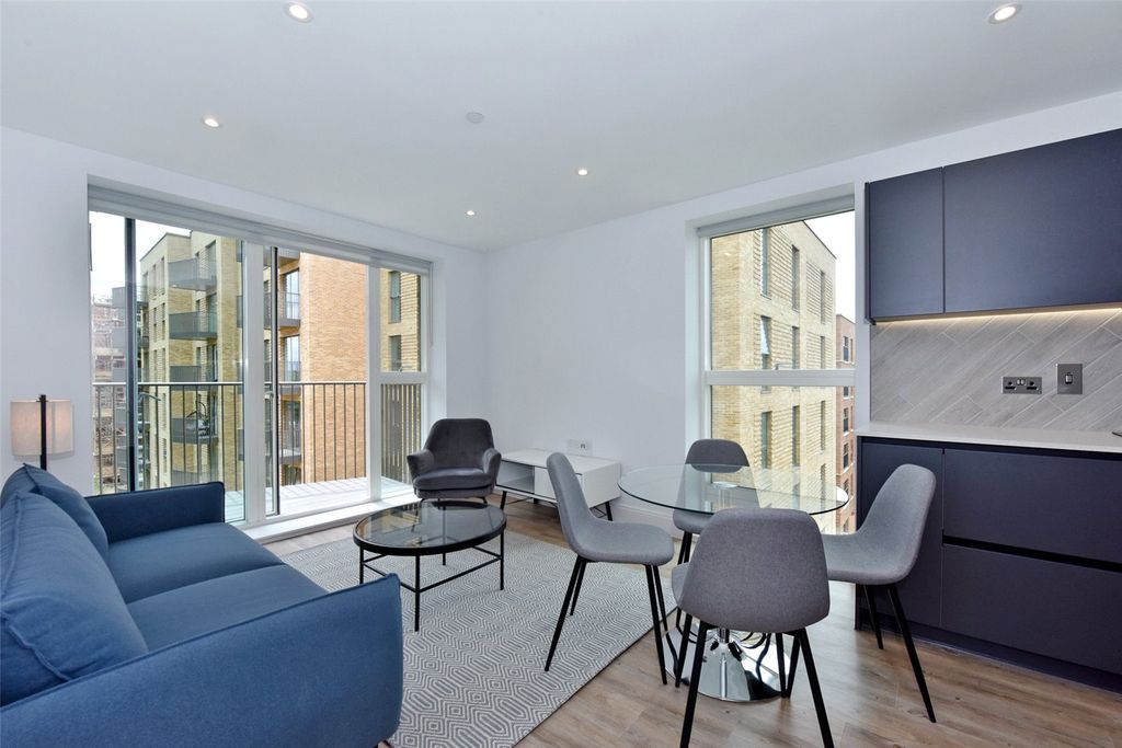 Property photo 1 of 18 Reception Room