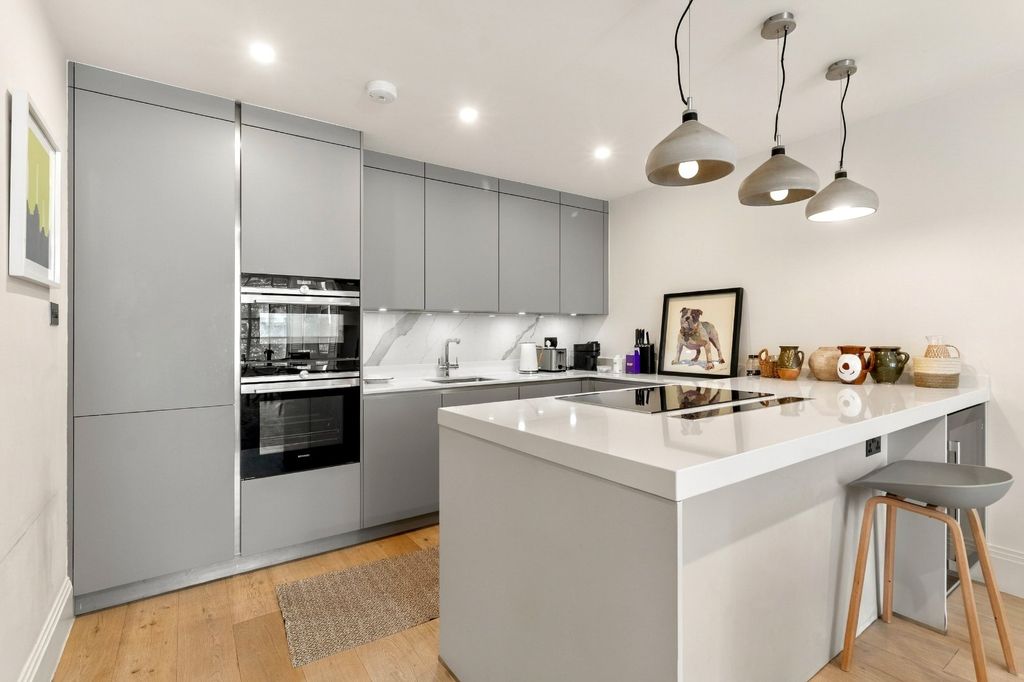 Property photo 2 of 11 Kitchen