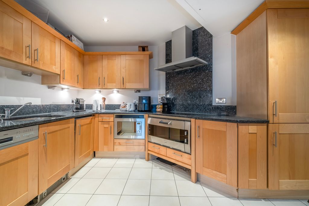 Property photo 3 of 9 Kitchen