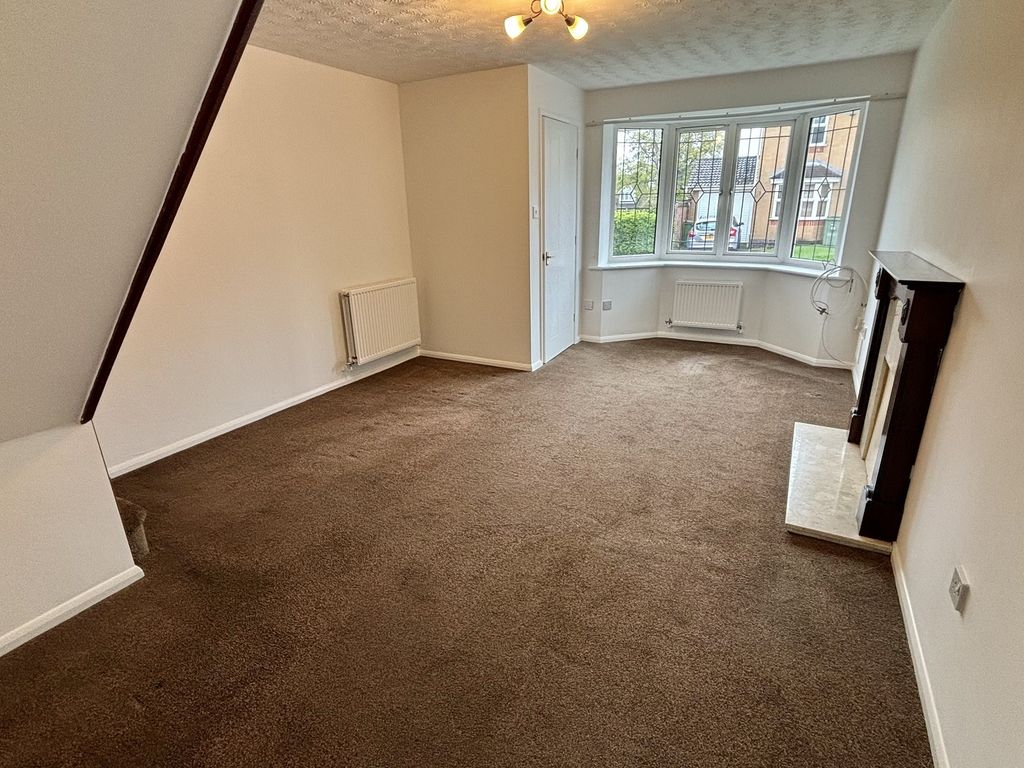 Property photo 3 of 11 Lounge
