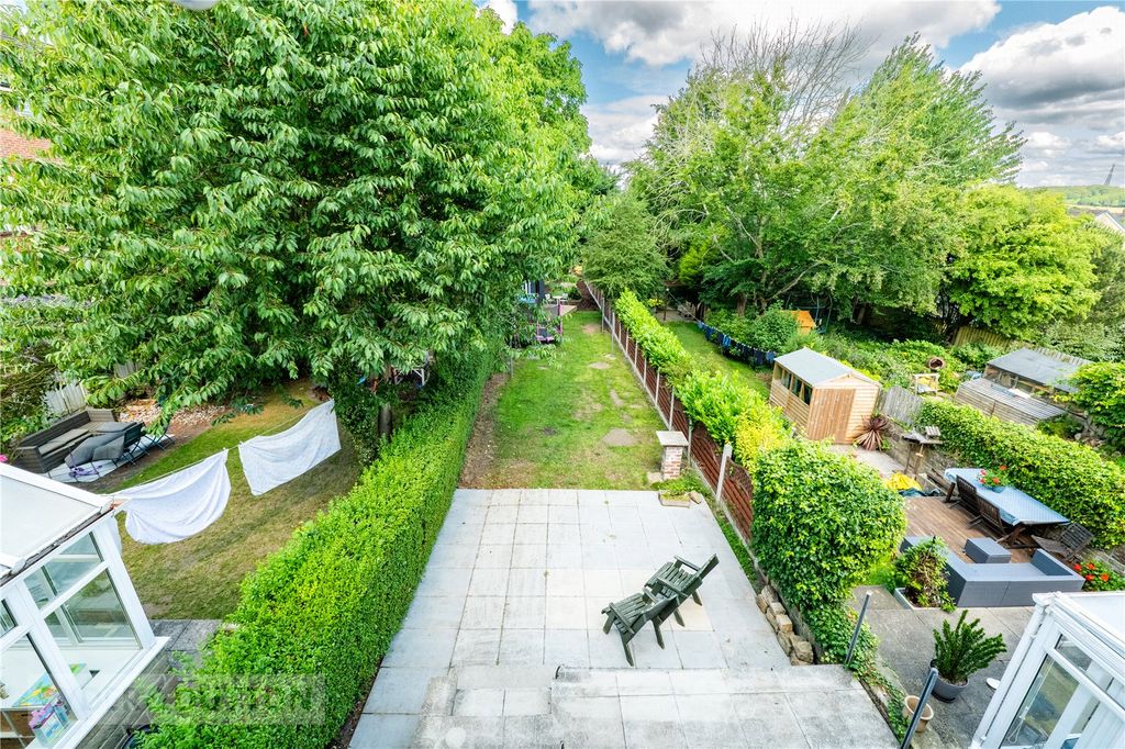 Property photo 2 of 25 Garden