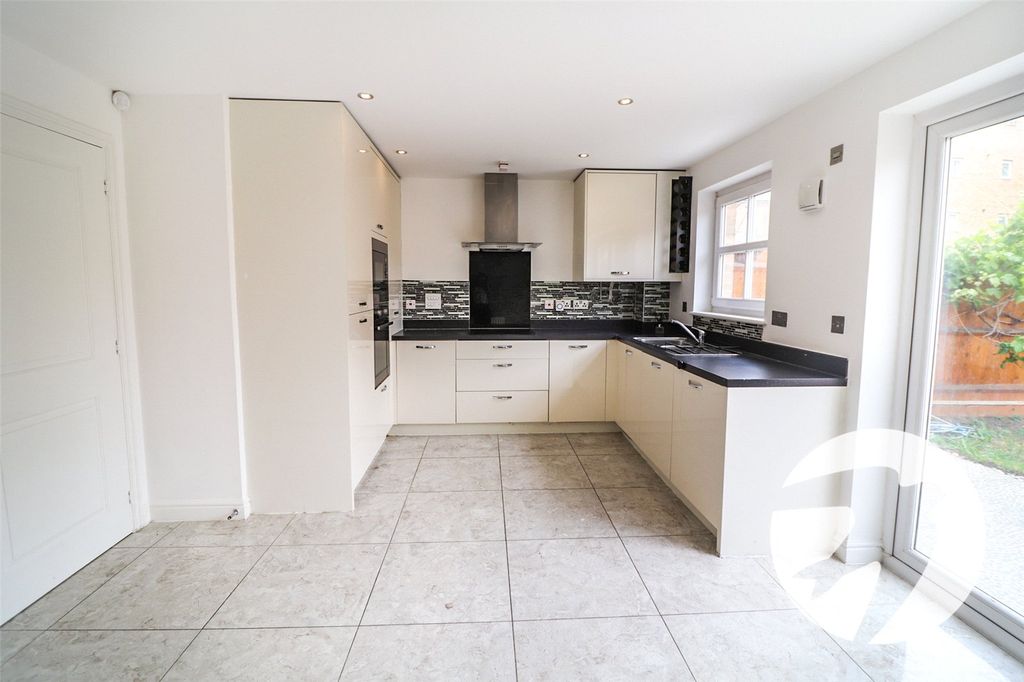 Property photo 2 of 15 Picture No. 31