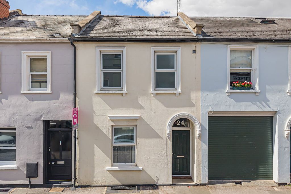 Property photo 1 of 17