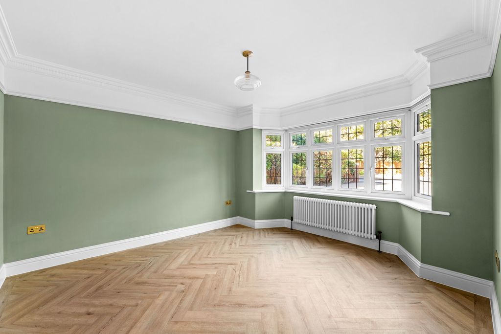 Property photo 2 of 32