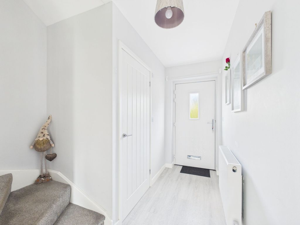 Property photo 2 of 21 Hallway