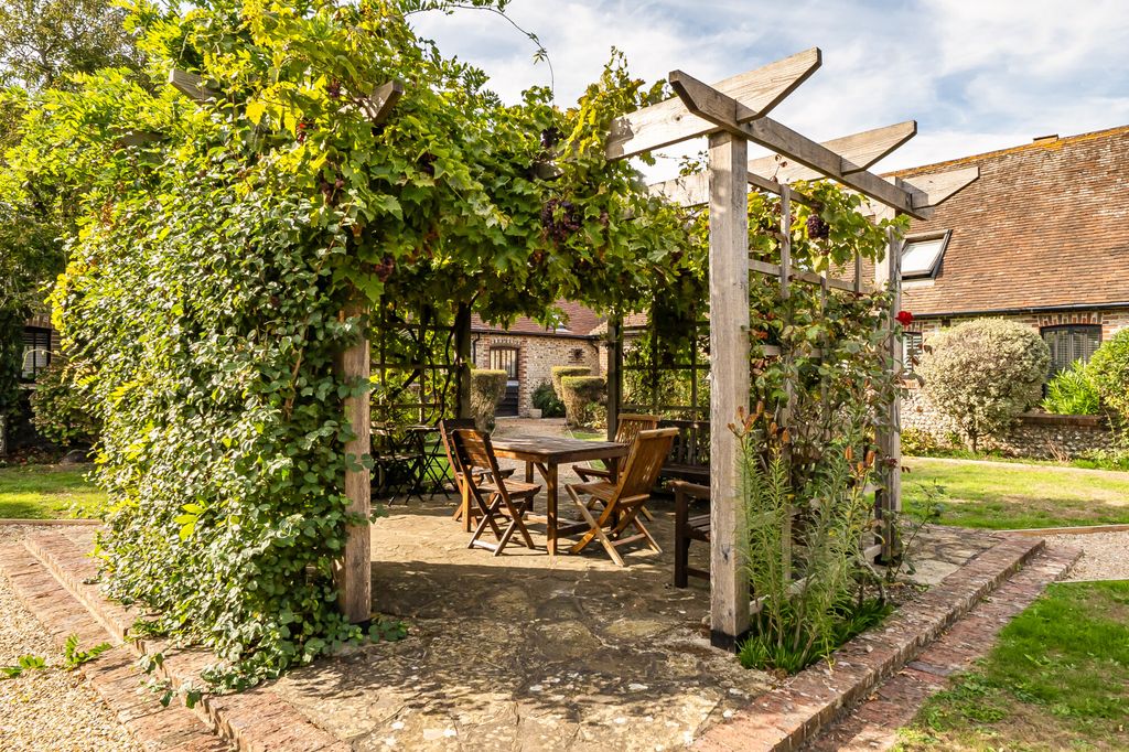 Property photo 2 of 8