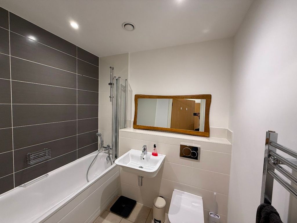 Additional image 6 of 2 bed flat for saleGrove House, Wainwright Avenue, Greenhithe DA9