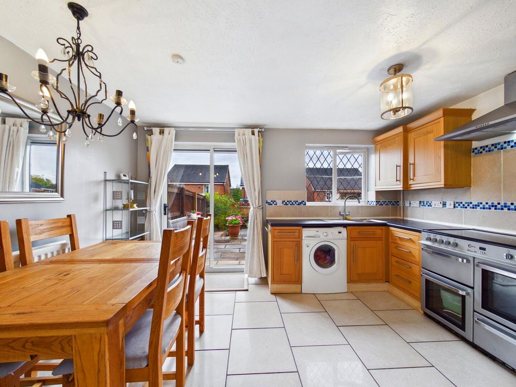 Property photo 2 of 12 Kitchen