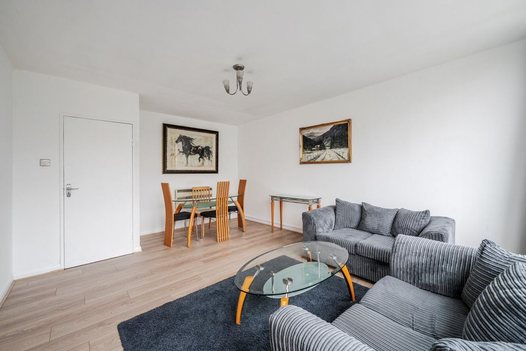 Property photo 2 of 9 Picture No. 11