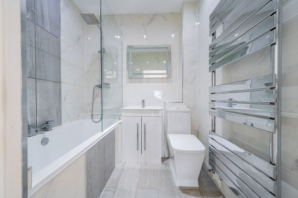 Property photo 3 of 16 Bathroom
