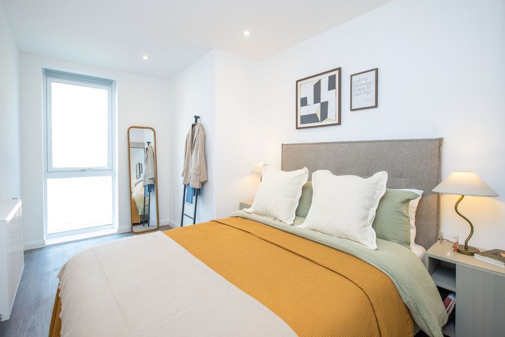 Property photo 3 of 6 Bedroom