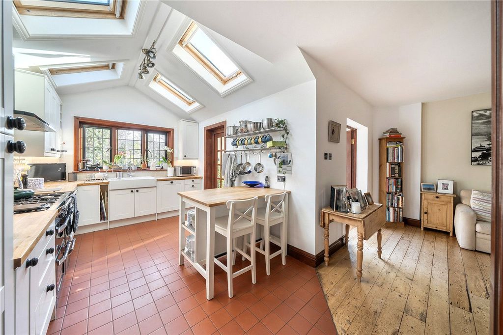 Property photo 2 of 46 Picture No. 34