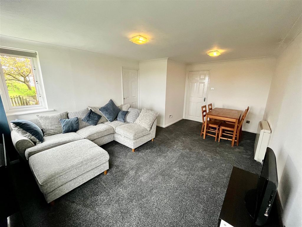 Property photo 3 of 9 Lounge/Dining