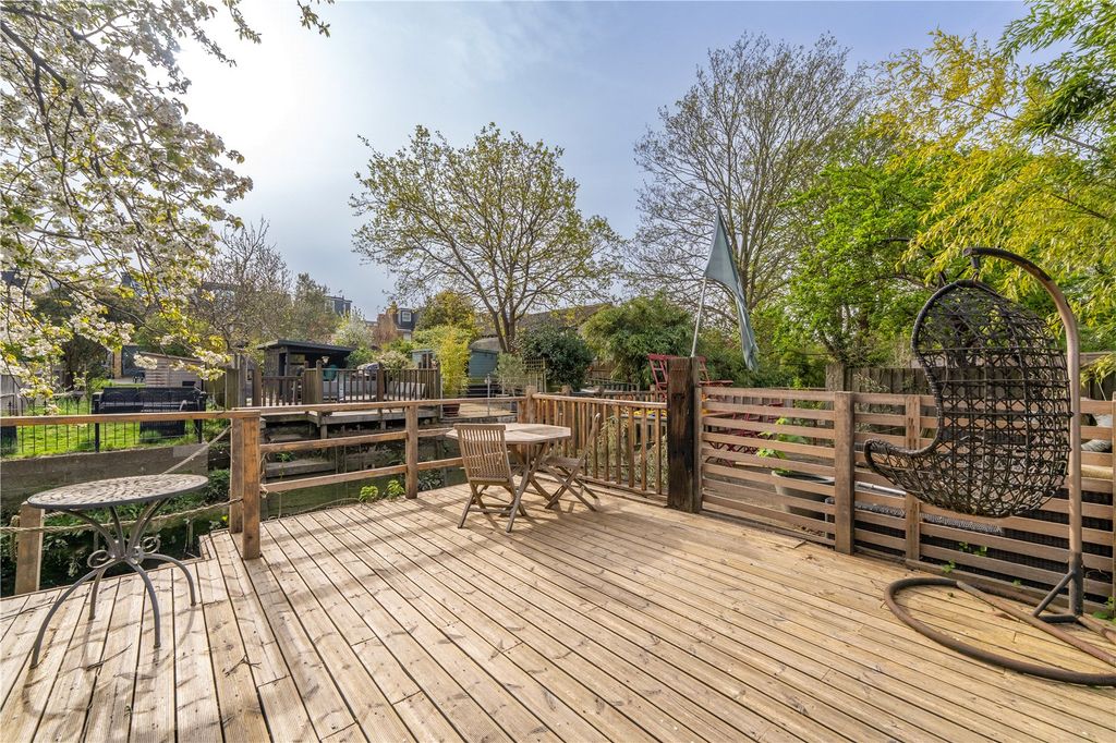 Property photo 2 of 22 Picture No. 18