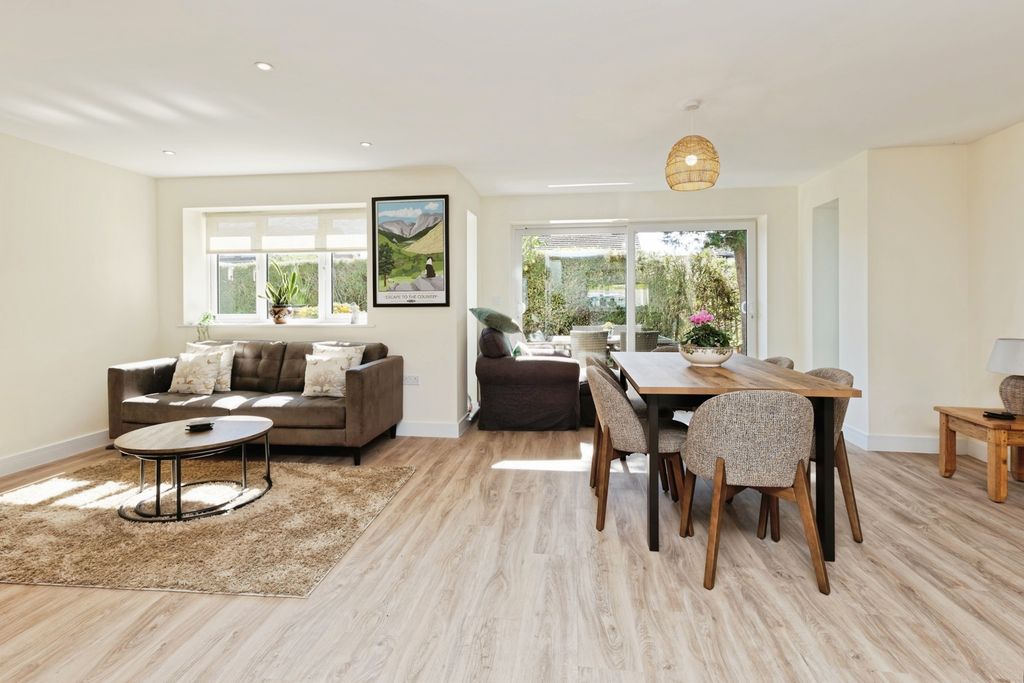 Property photo 2 of 23 Pbox-Img.Jpg