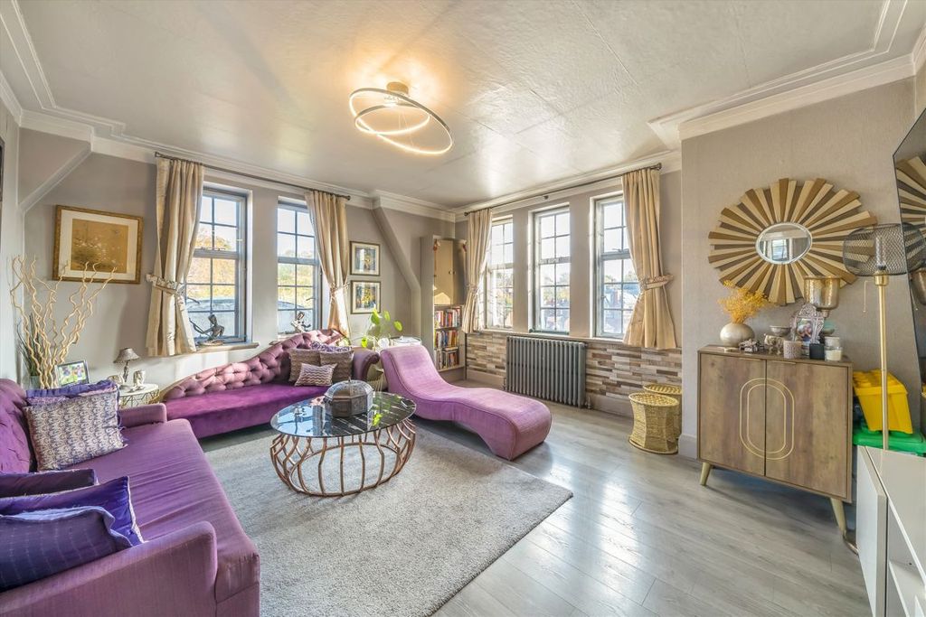 Property photo 2 of 8