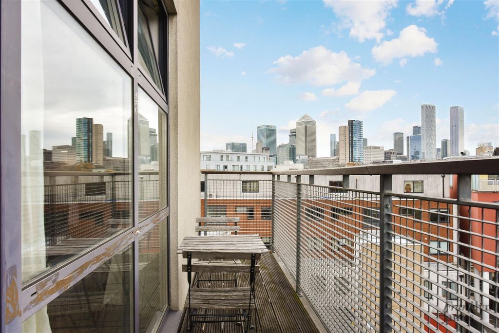 Property photo 3 of 13 Carmine Wharf (11).Jpg