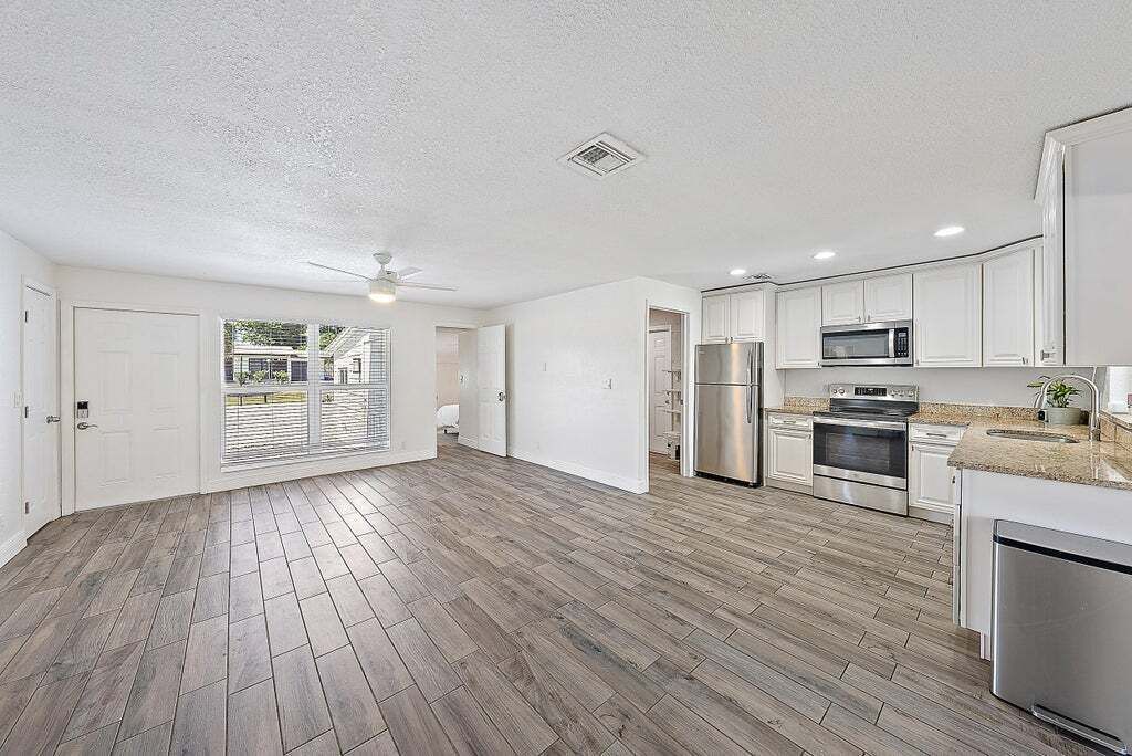 Property photo 3 of 17 <Alttext/>