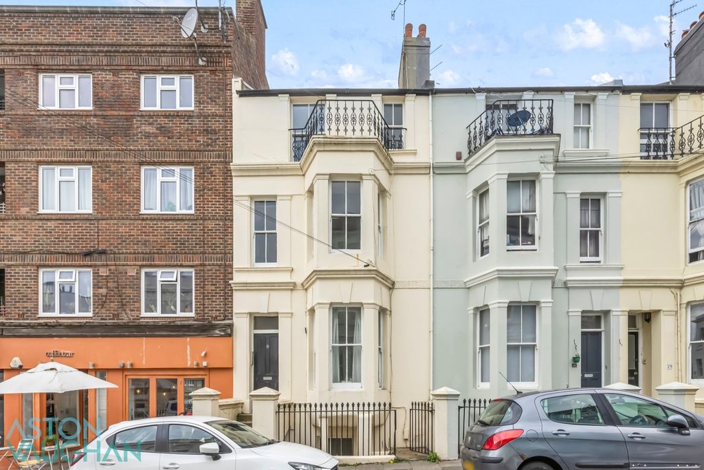 Property photo 2 of 10 4993381