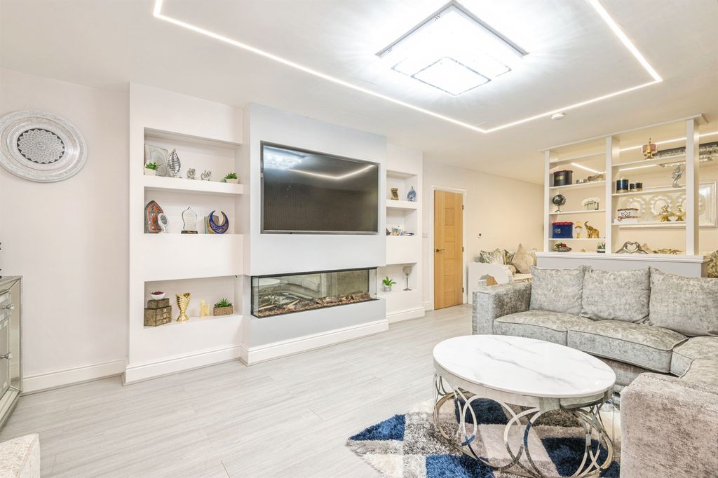 Property photo 2 of 30