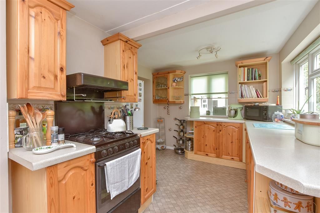 Property photo 3 of 19 Kitchen