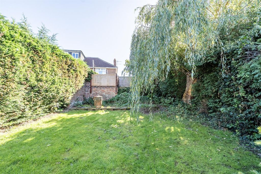 Property photo 3 of 16 Garden