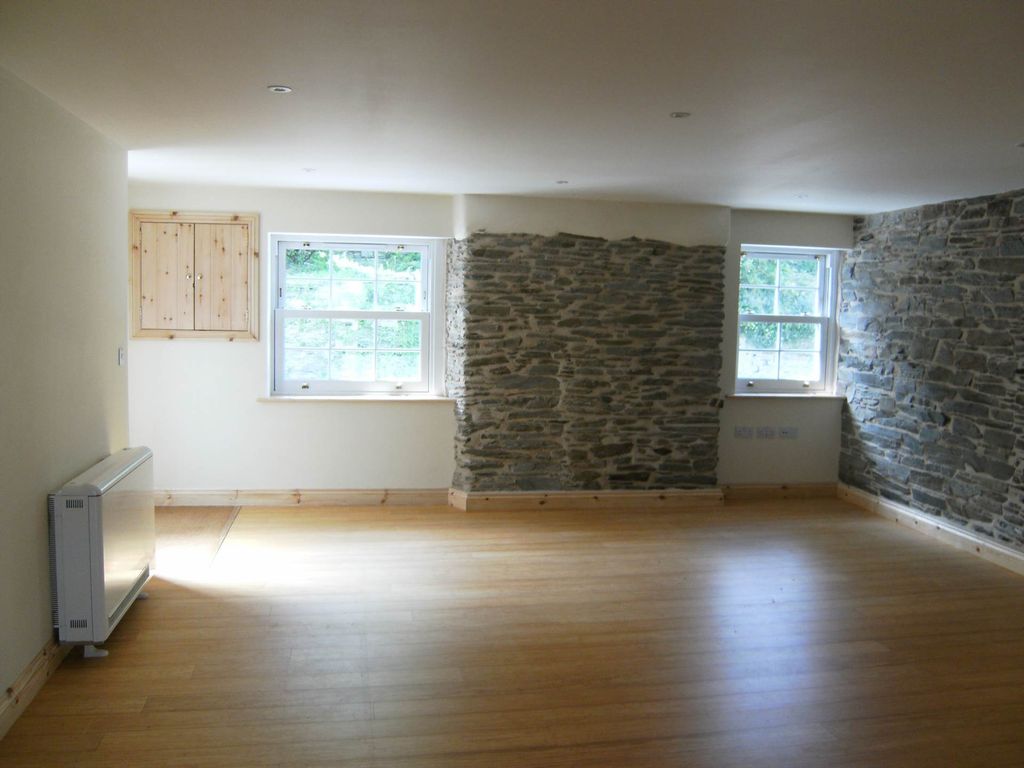 Property photo 3 of 28